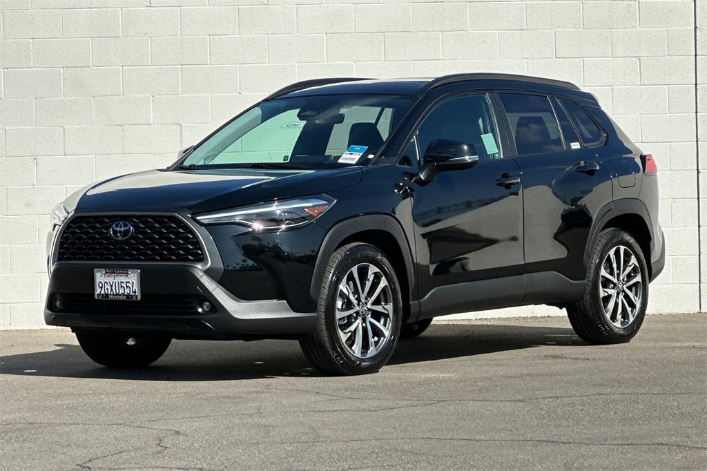 Used 2023 Toyota Corolla Cross XLE image 10