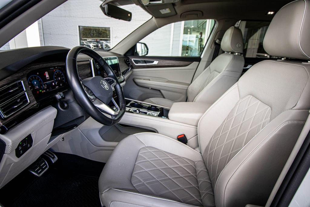 Used 2024 Volkswagen Atlas SEL Premium R-Line image 30