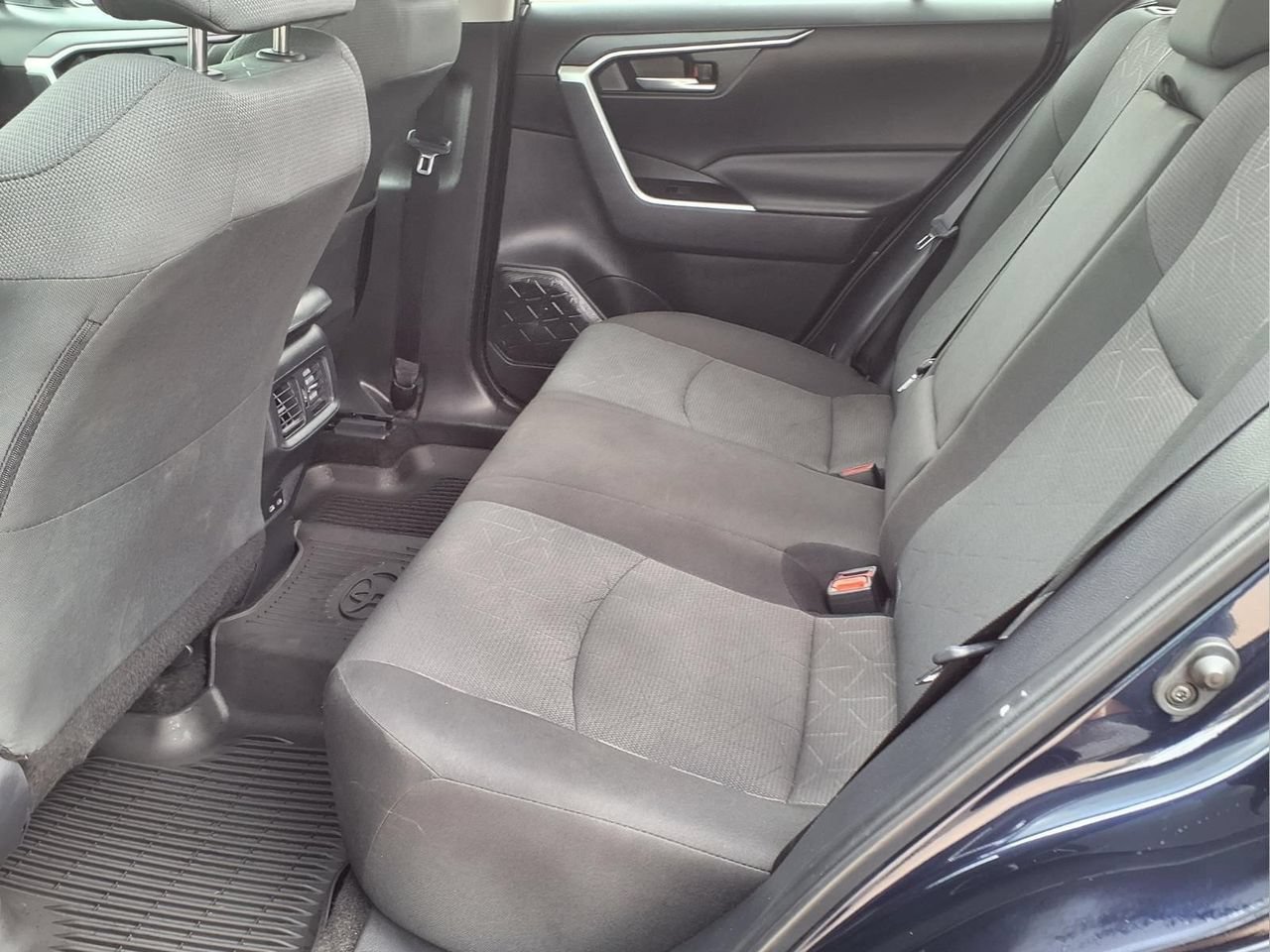 Used 2025 Toyota RAV4 XLE AWD/4WD image 11