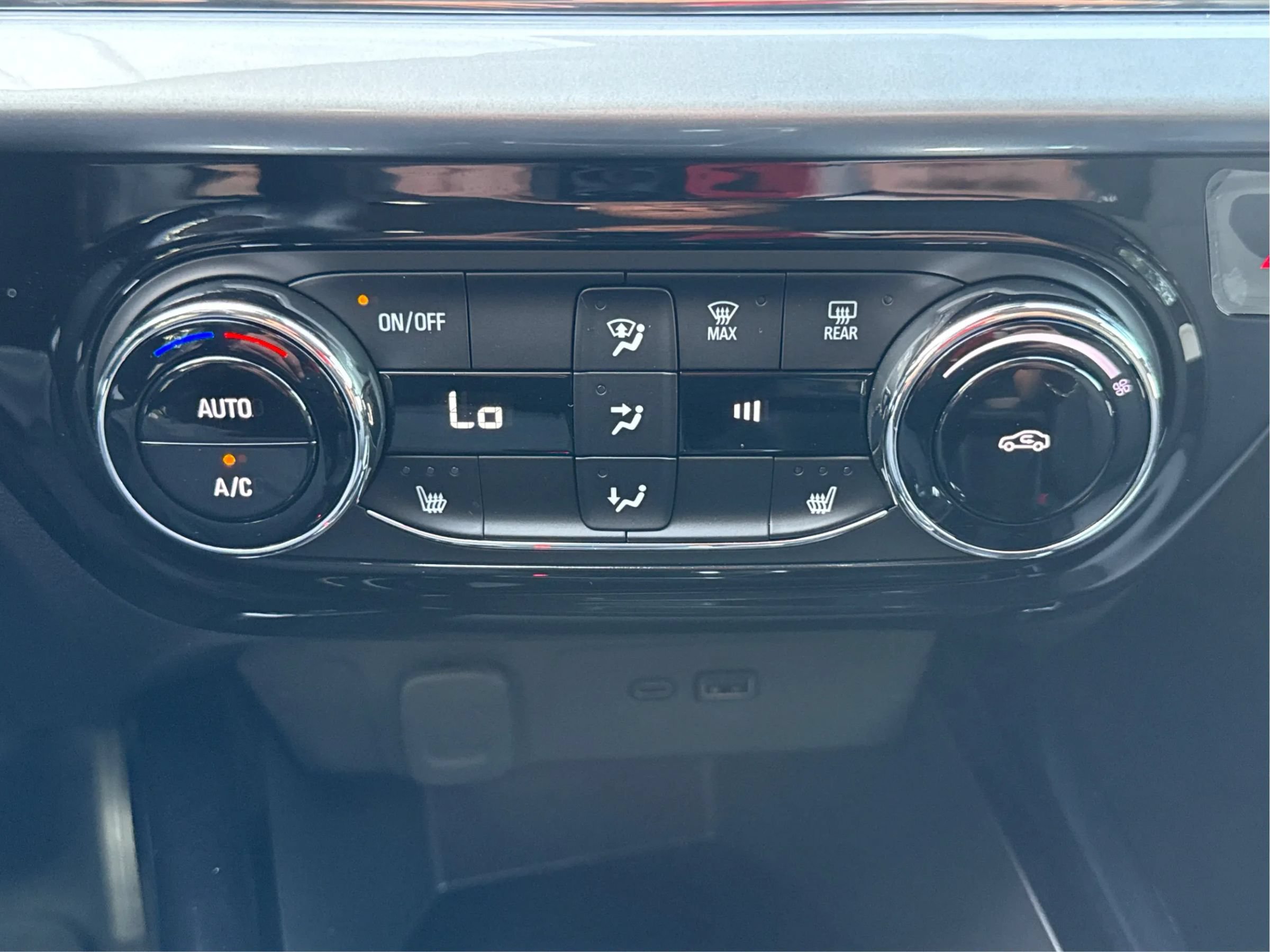 Used 2026 Chevrolet Trax LT w/ Driver Confidence Package FWD image 30
