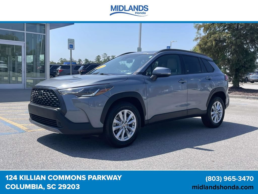 Used 2022 Toyota Corolla Cross LE FWD image 3