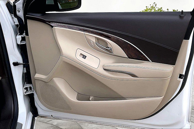 Used 2016 Buick LaCrosse Leather FWD image 27