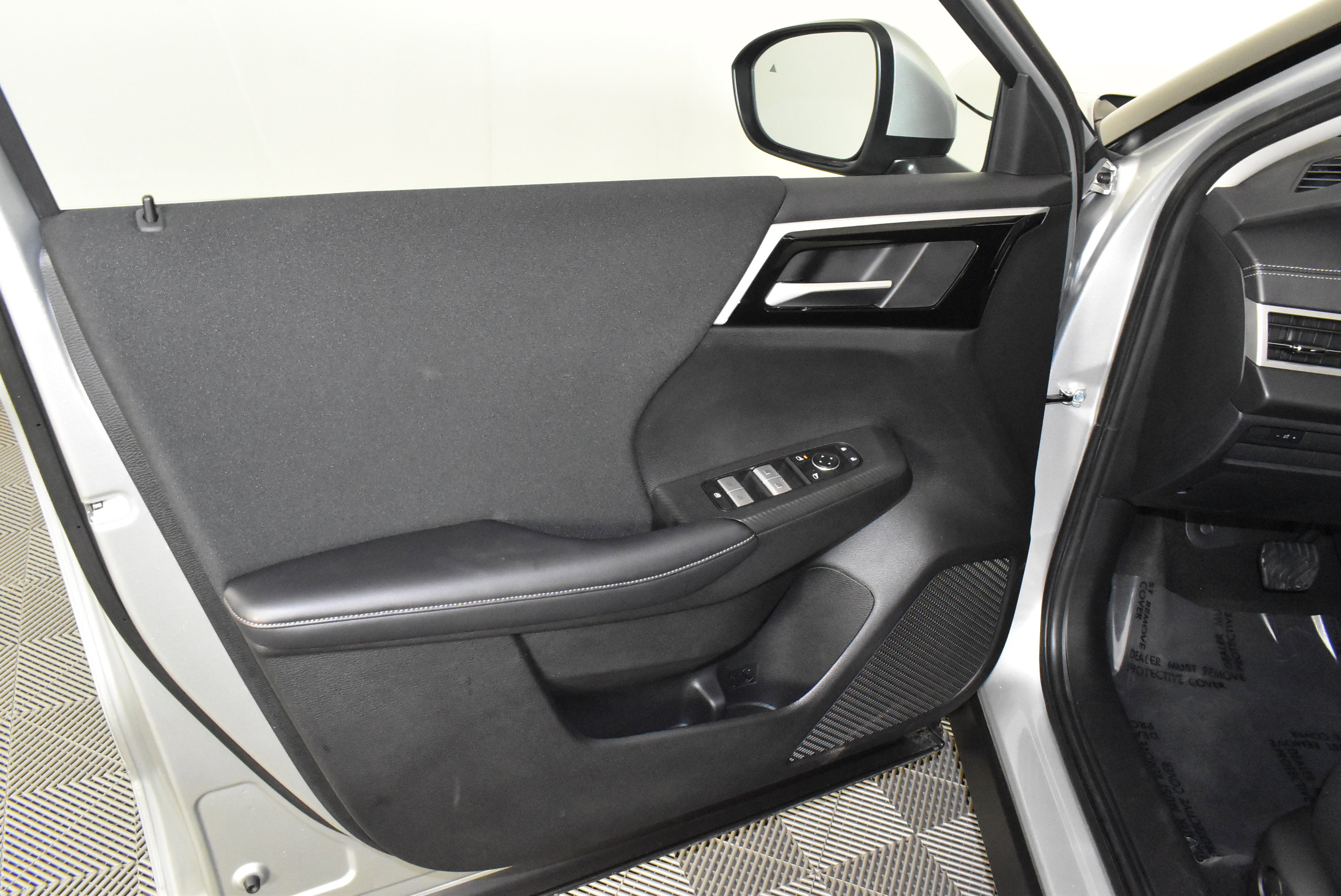 Used 2024 Mitsubishi Outlander ES image 36