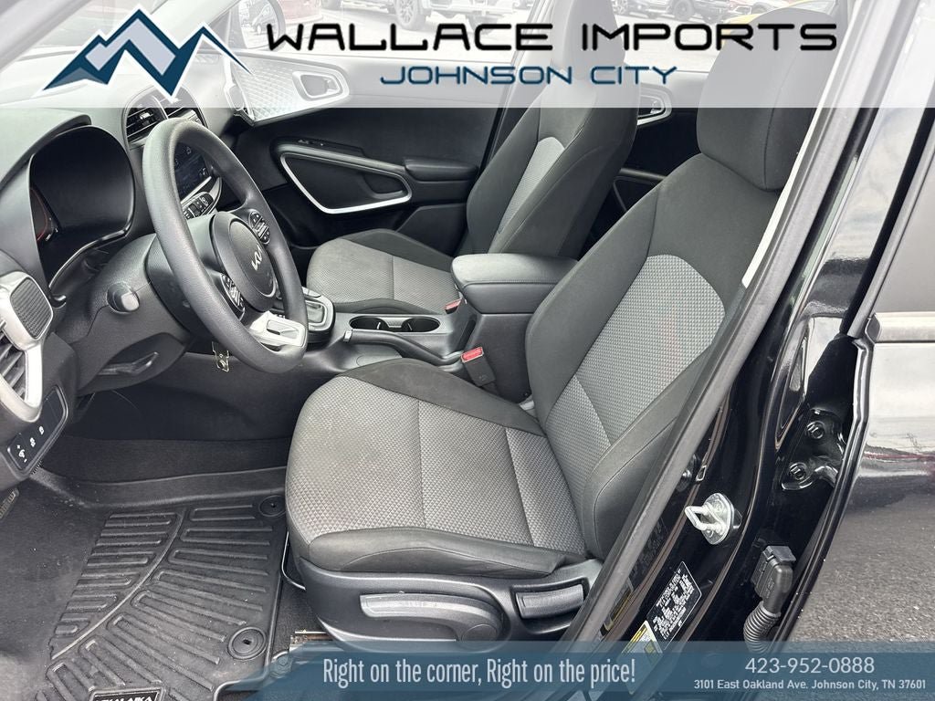 Used 2024 Kia Soul LX w/ Option Group 015 FWD image 13