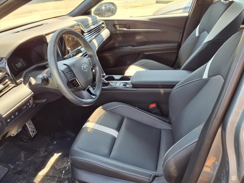 Used 2025 Toyota Camry SE FWD image 11