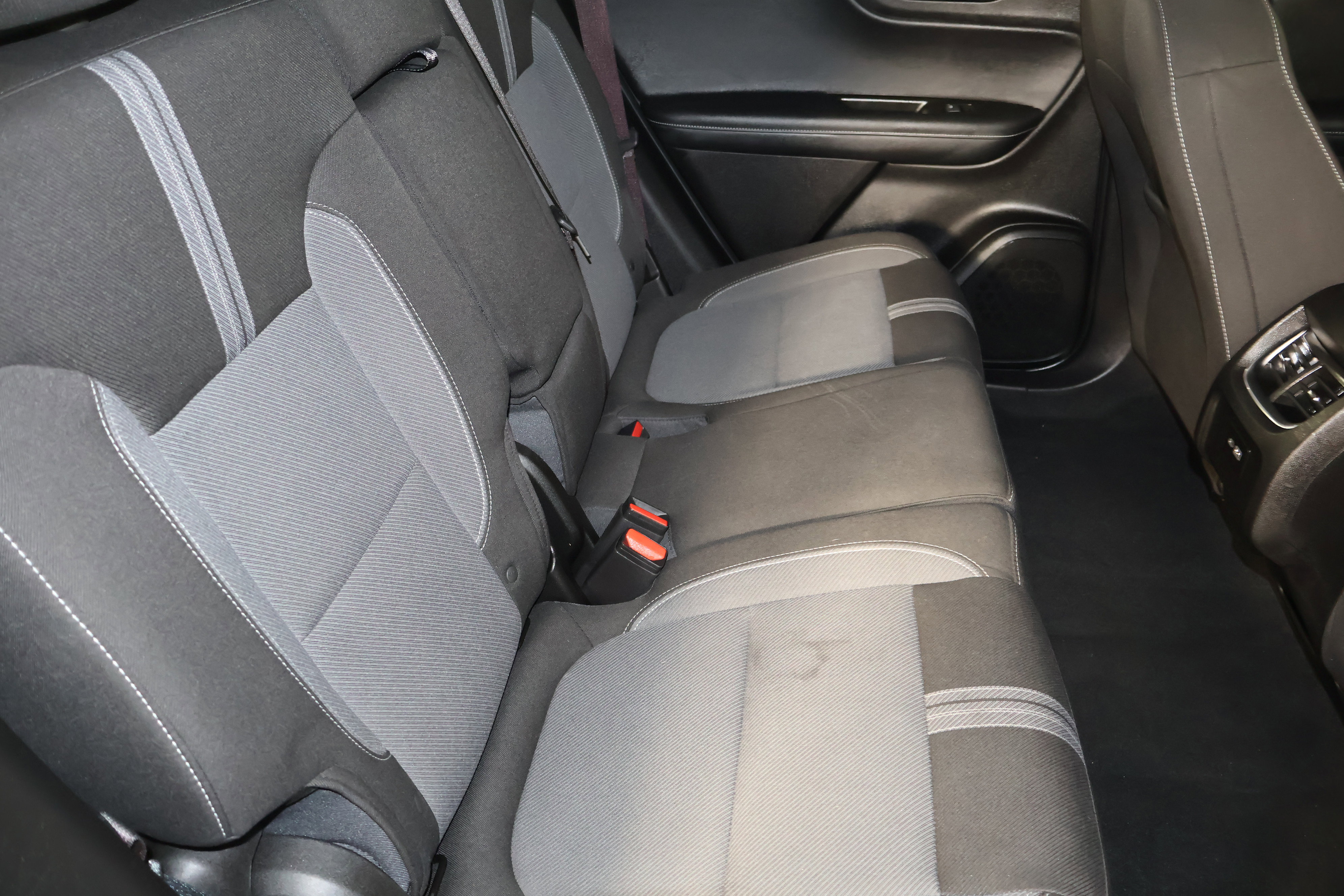 Used 2025 Chevrolet Blazer LT AWD/4WD image 44