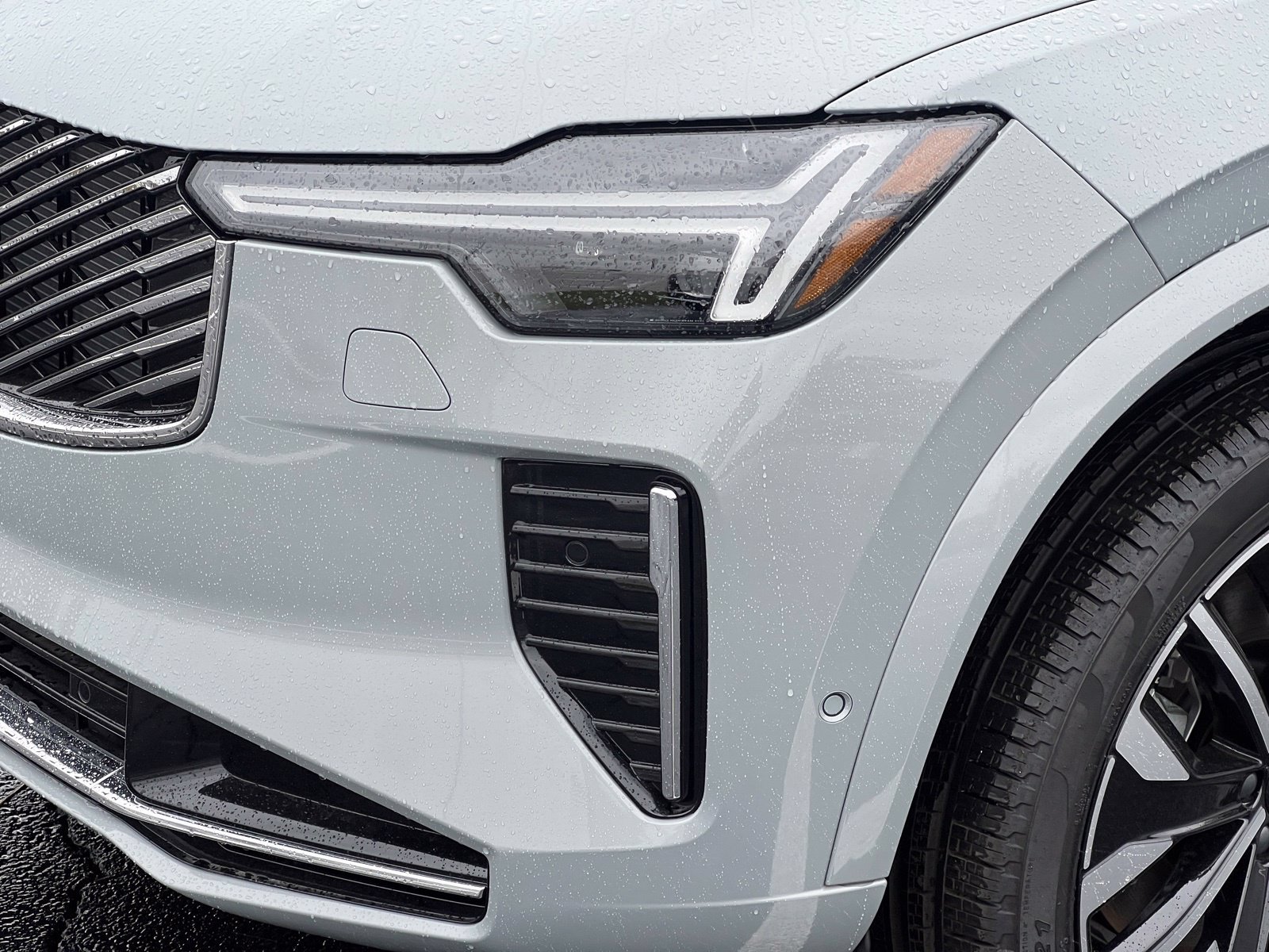 New 2026 Volvo XC90 B6 Plus w/ Protection Package Premier AWD/4WD image 11