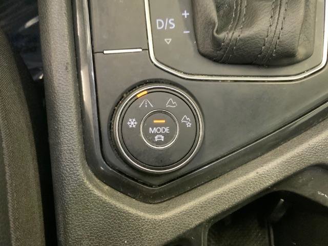 Used 2019 Volkswagen Tiguan SEL Premium image 17