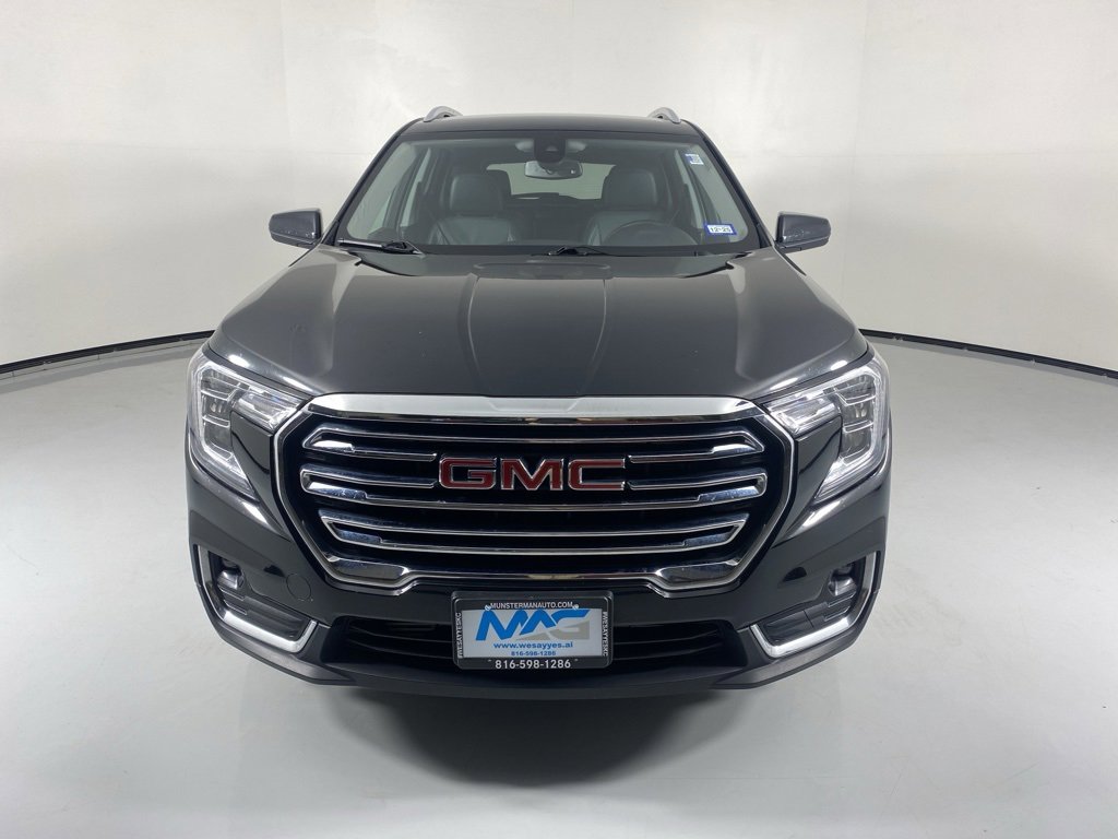 Used 2024 GMC Terrain SLT image 2