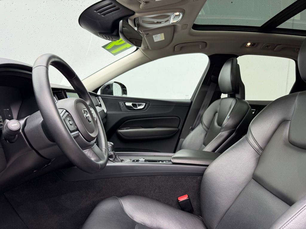 Used 2019 Volvo XC60 T5 Momentum image 16