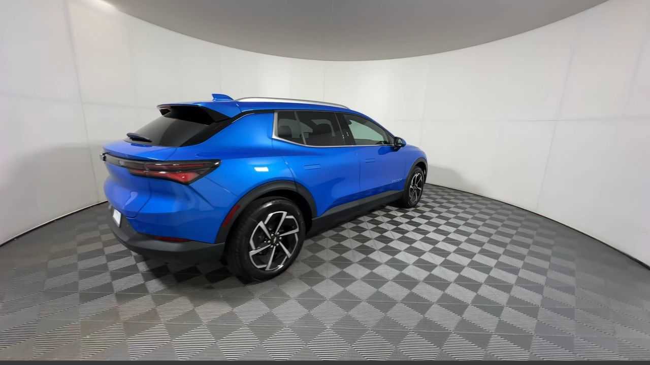 New 2026 Chevrolet Equinox EV LT AWD/4WD image 16