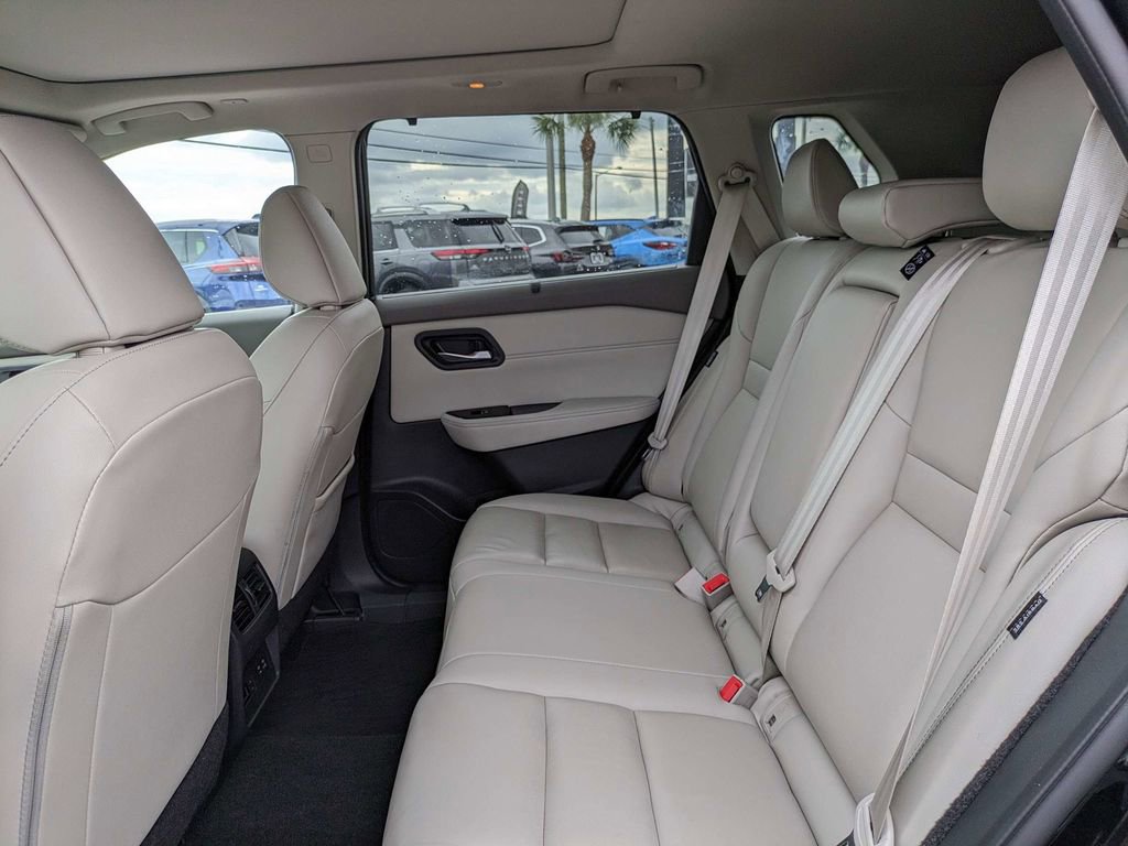 Used 2023 Nissan Rogue SL w/ SL Premium Package image 12