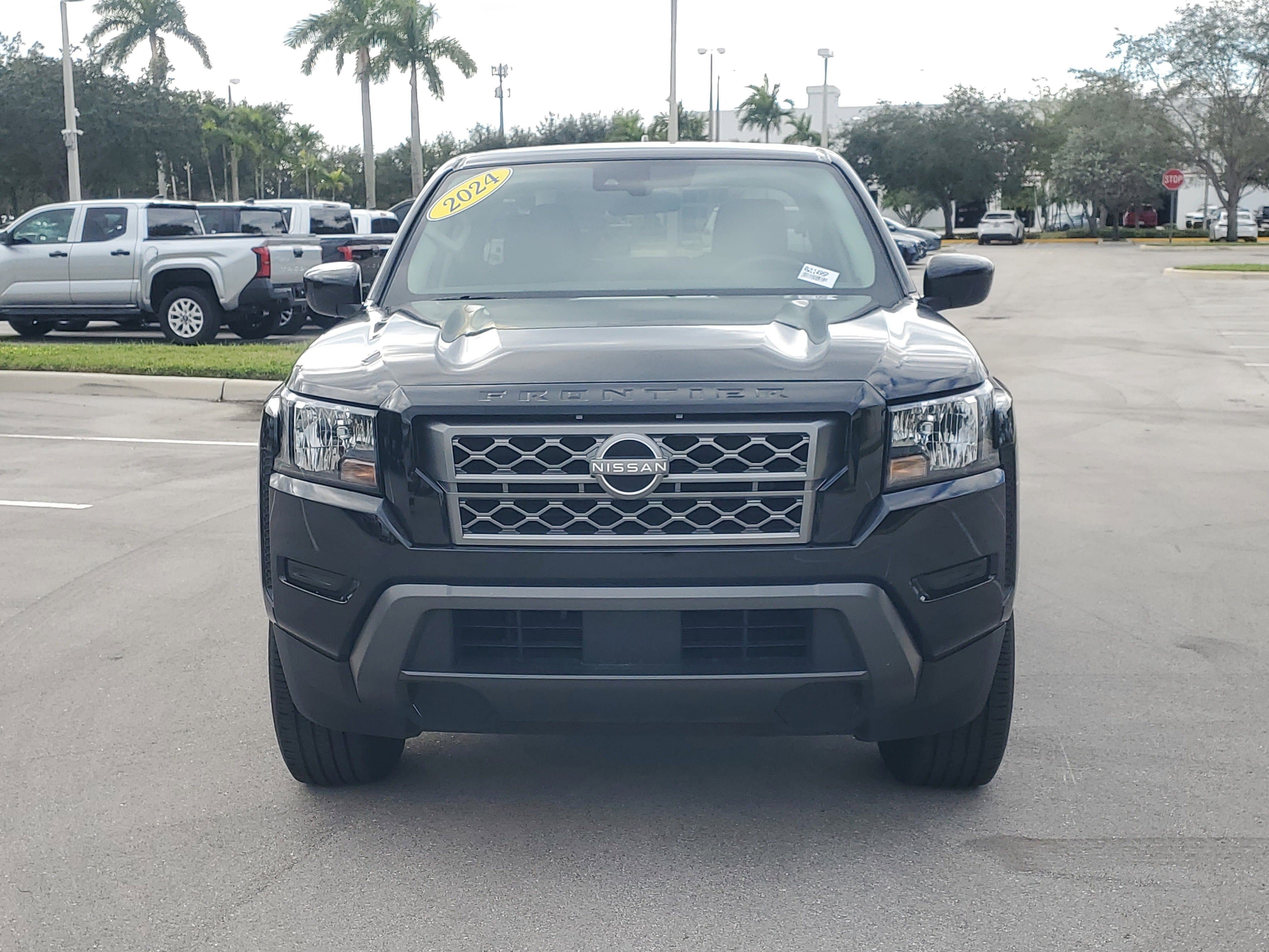 Used 2024 Nissan Frontier SV image 8