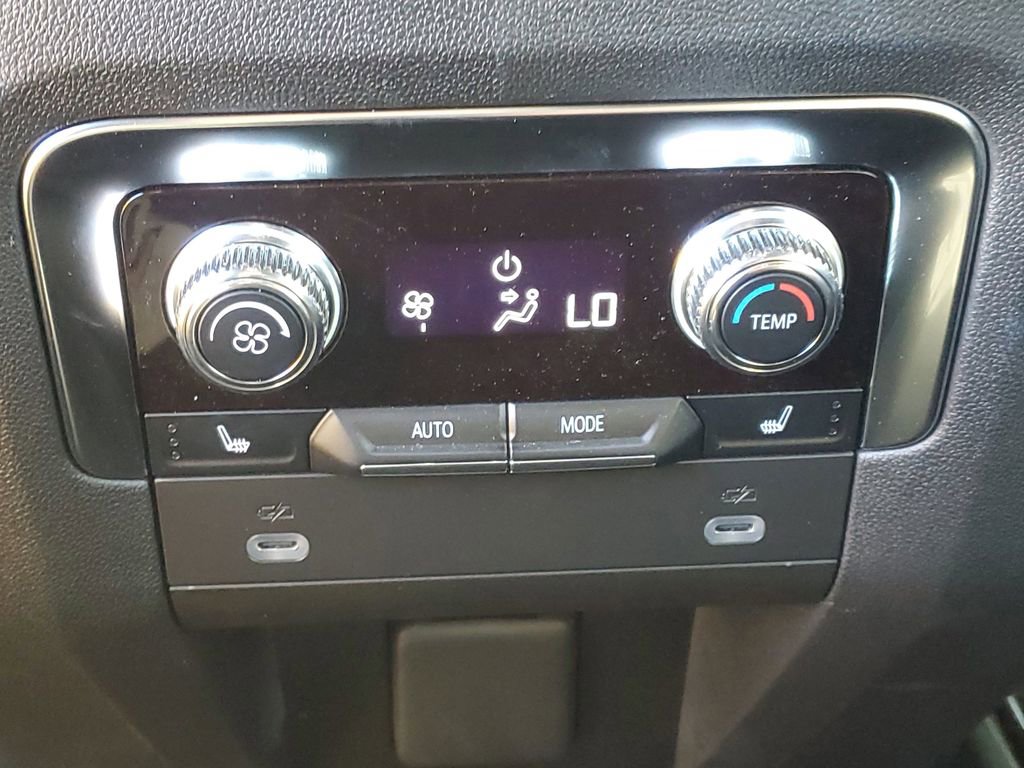 Used 2024 GMC Yukon XL SLT w/ SLT Luxury Package image 14