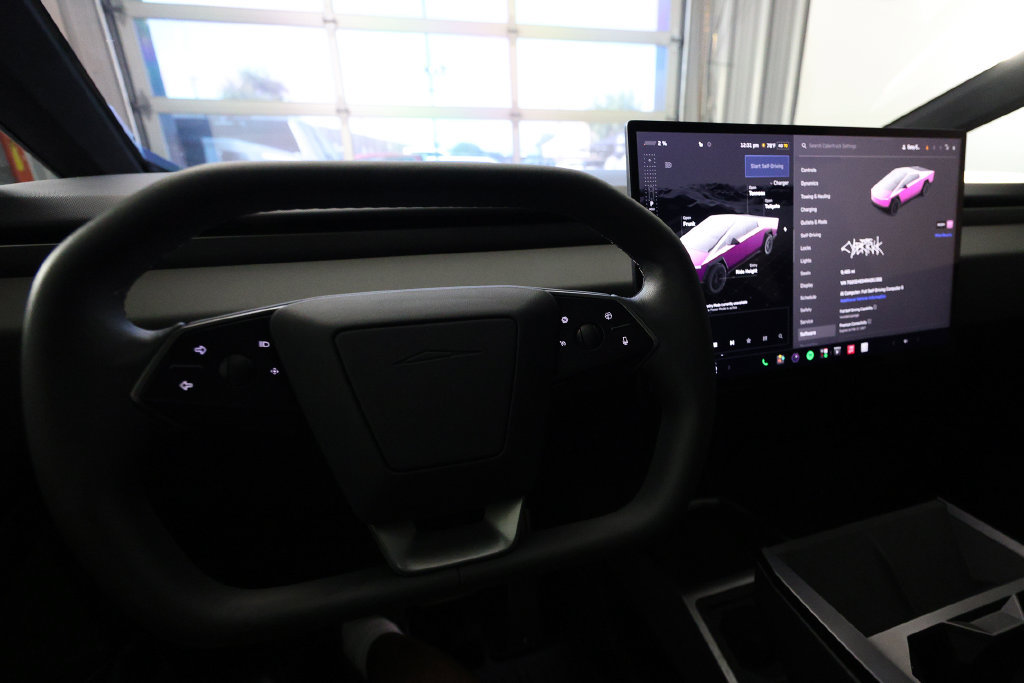 Used 2024 Tesla Cybertruck AWD Crew Cab image 20