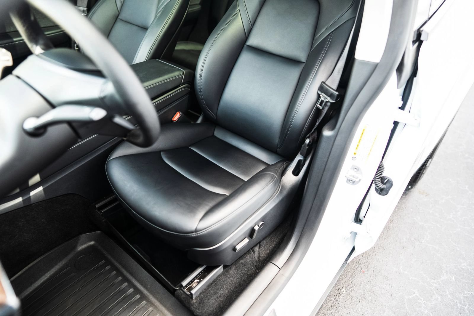 Used 2024 Tesla Model Y 2WD image 19