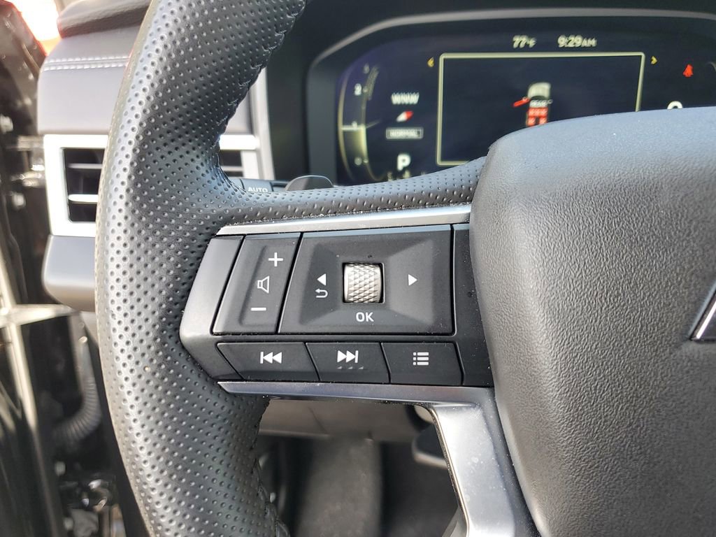 Used 2025 Mitsubishi Outlander SE image 22