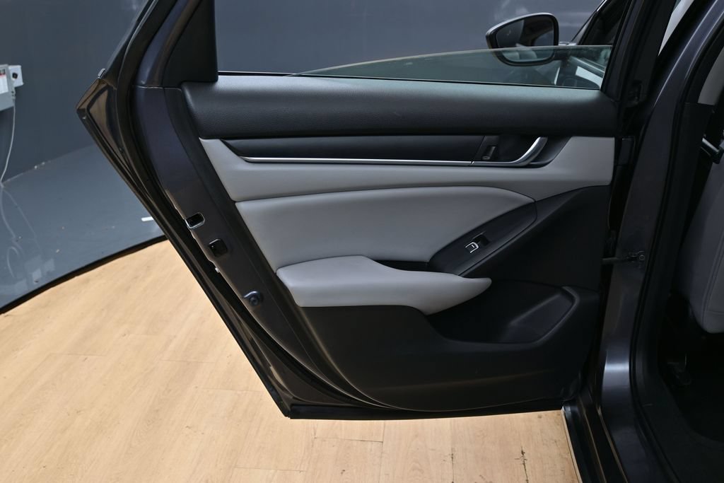 Used 2018 Honda Accord EX image 37