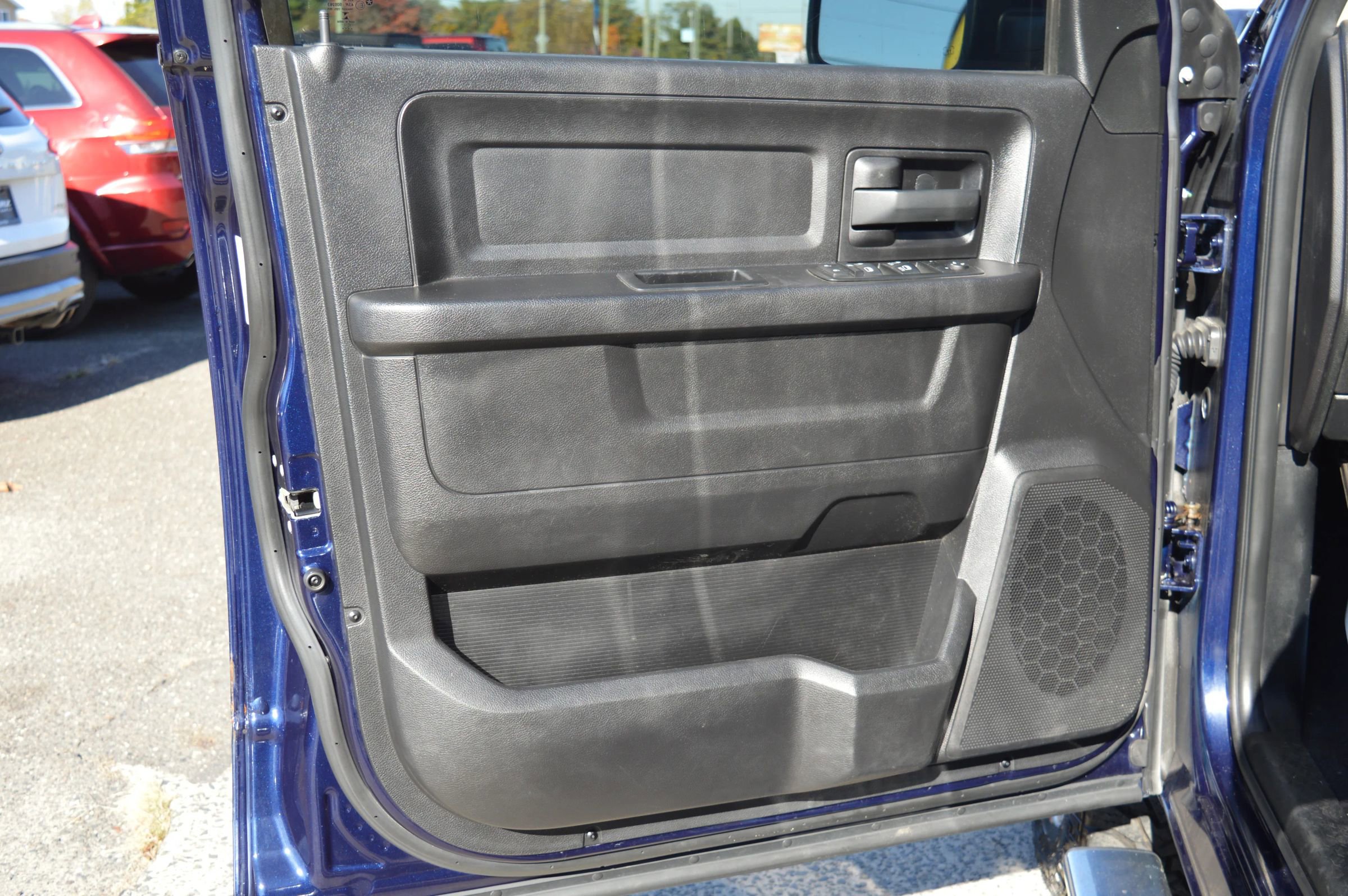 Used 2014 RAM 1500 Express image 26
