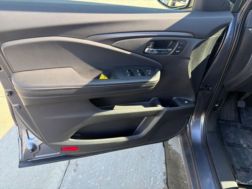 Certified 2025 Honda Ridgeline RTL image 14