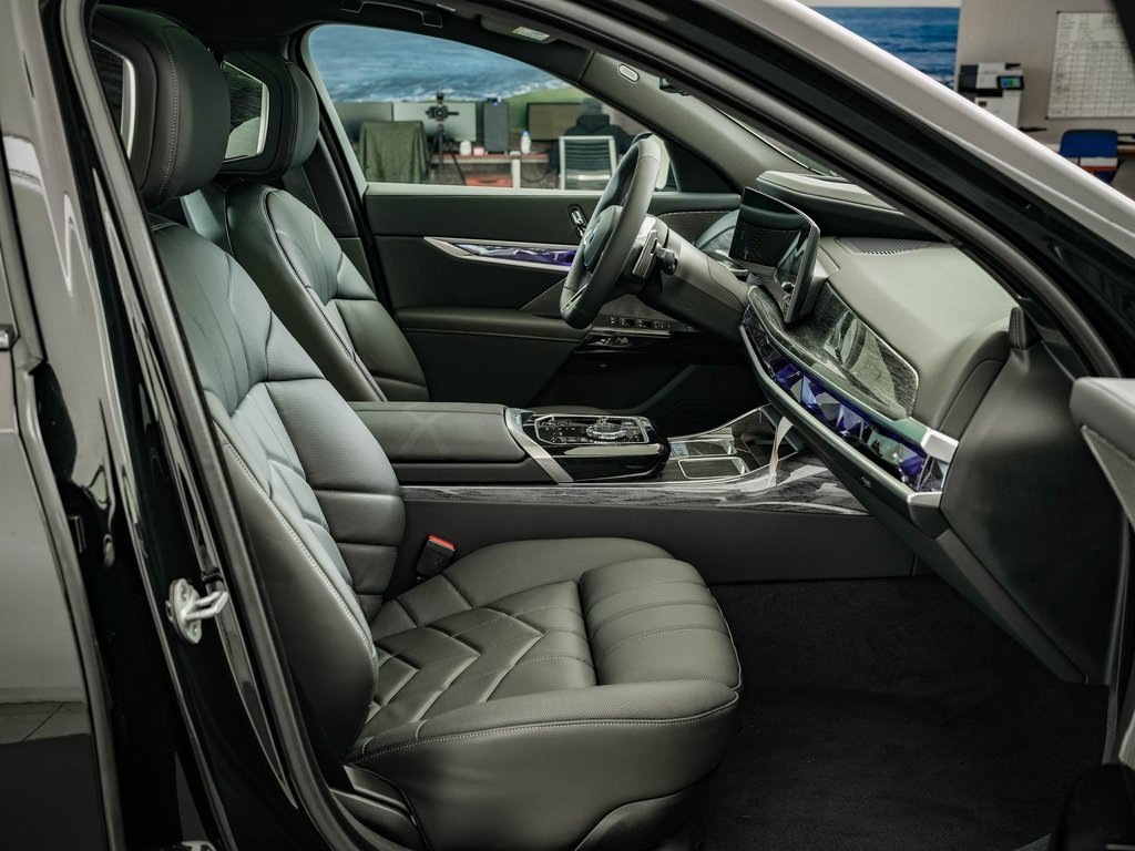 New 2026 BMW 740i xDrive w/ Executive Package image 26