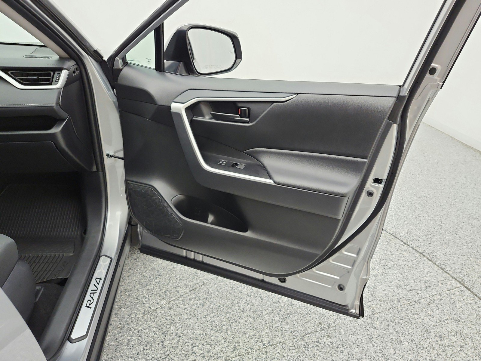 Used 2025 Toyota RAV4 LE FWD image 20