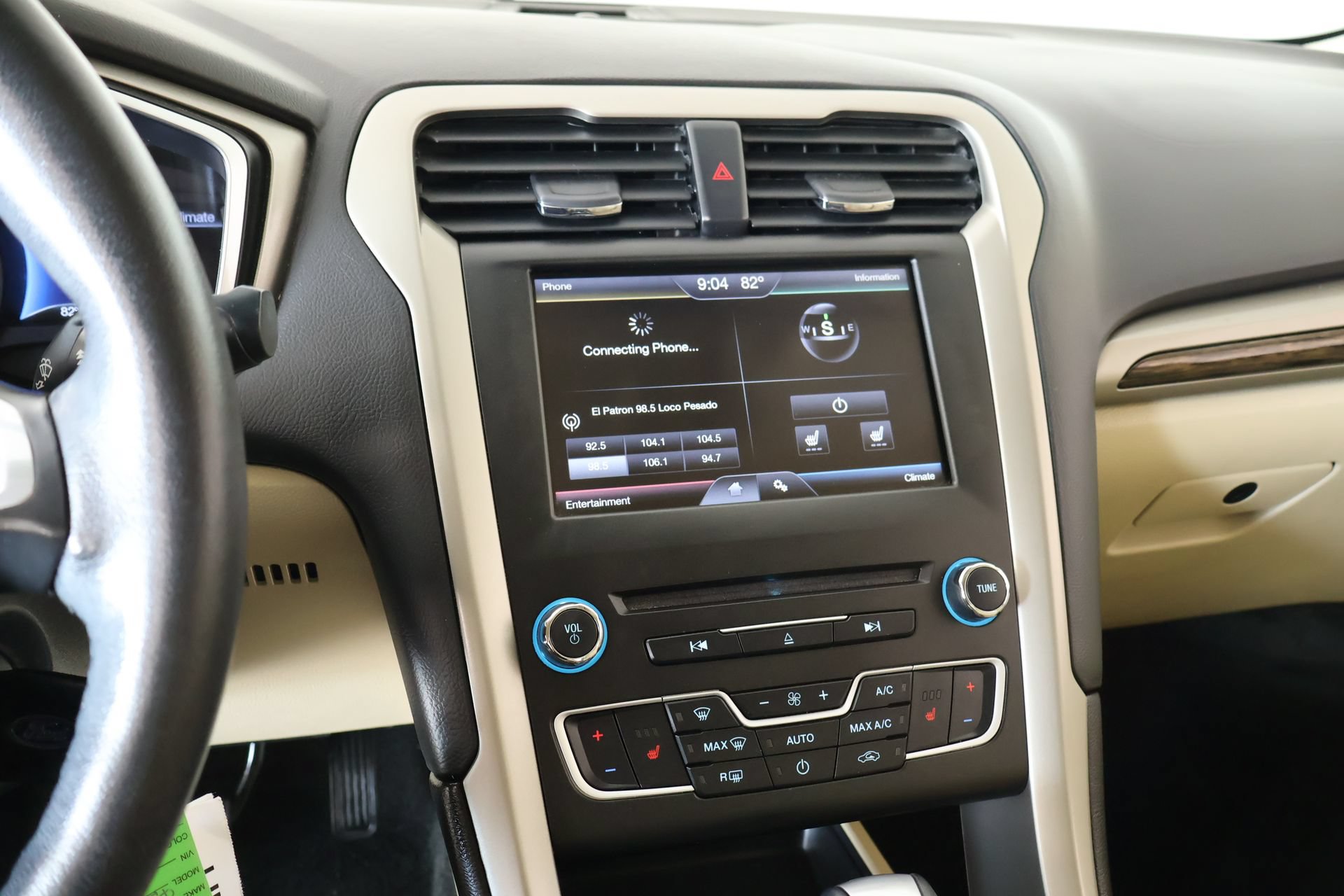 Used 2016 Ford Fusion SE w/ Equipment Group 202A FWD image 5
