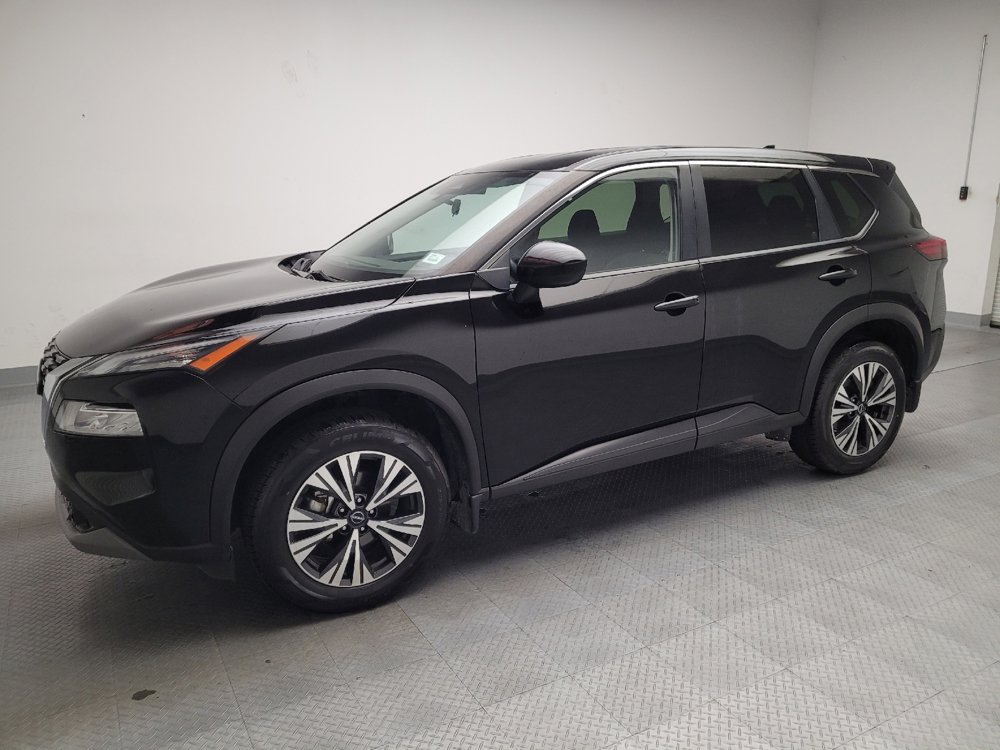 Used 2023 Nissan Rogue SV image 2
