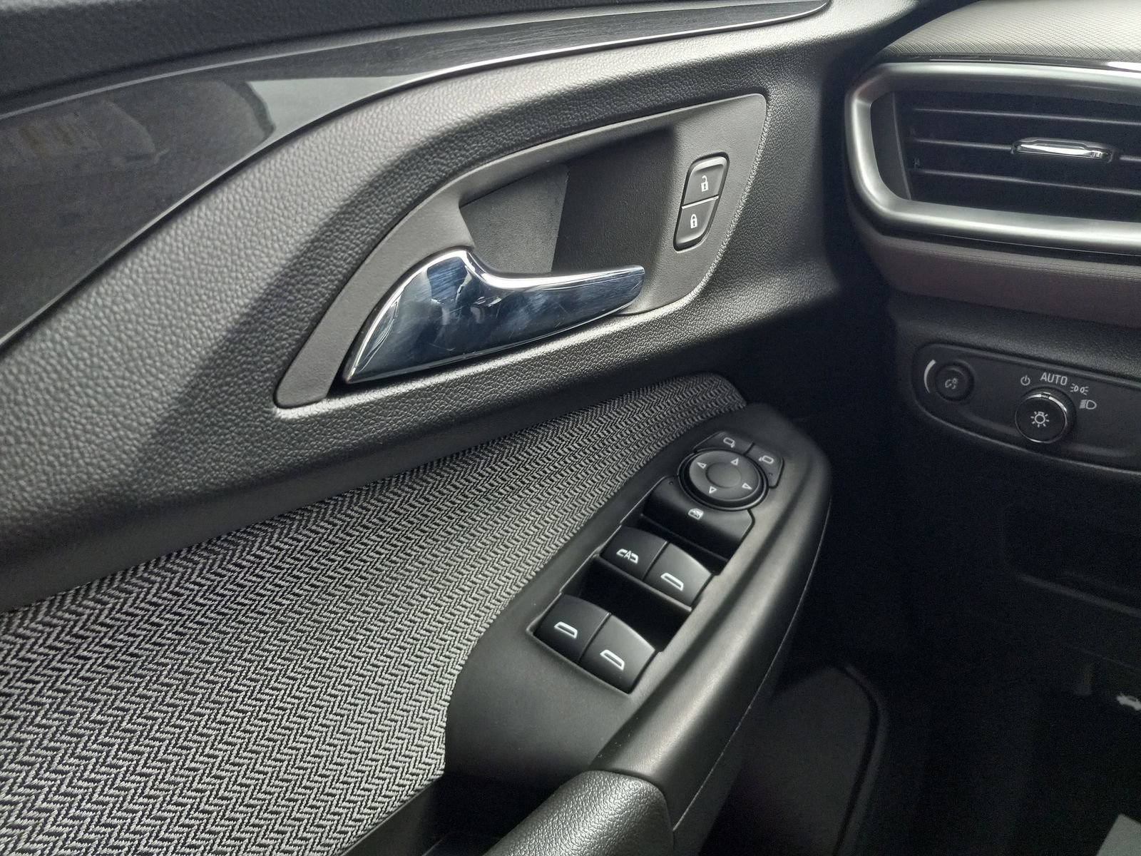 Used 2022 Chevrolet TrailBlazer LS image 22