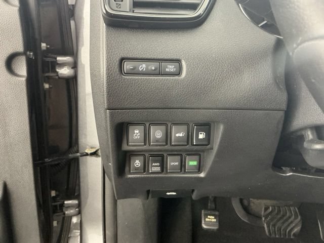 Used 2018 Nissan Rogue SL AWD/4WD image 25