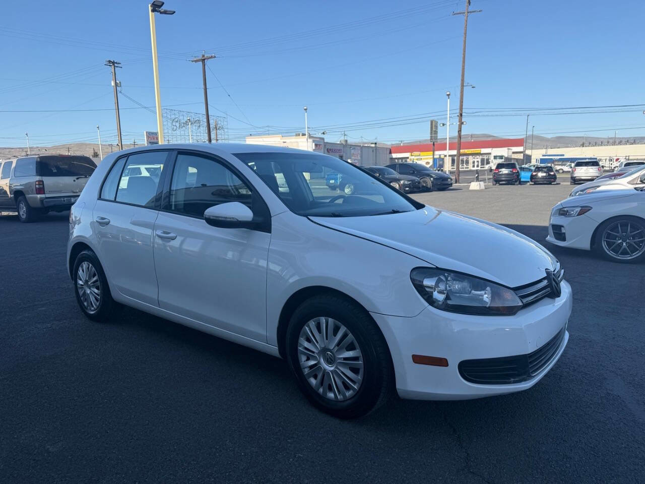 Used 2012 Volkswagen Golf 4-Door image 3
