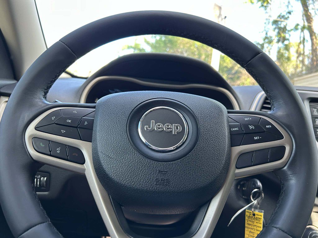 Used 2017 Jeep Cherokee Latitude FWD image 16