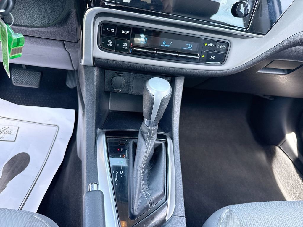 Used 2017 Toyota Corolla LE FWD image 17