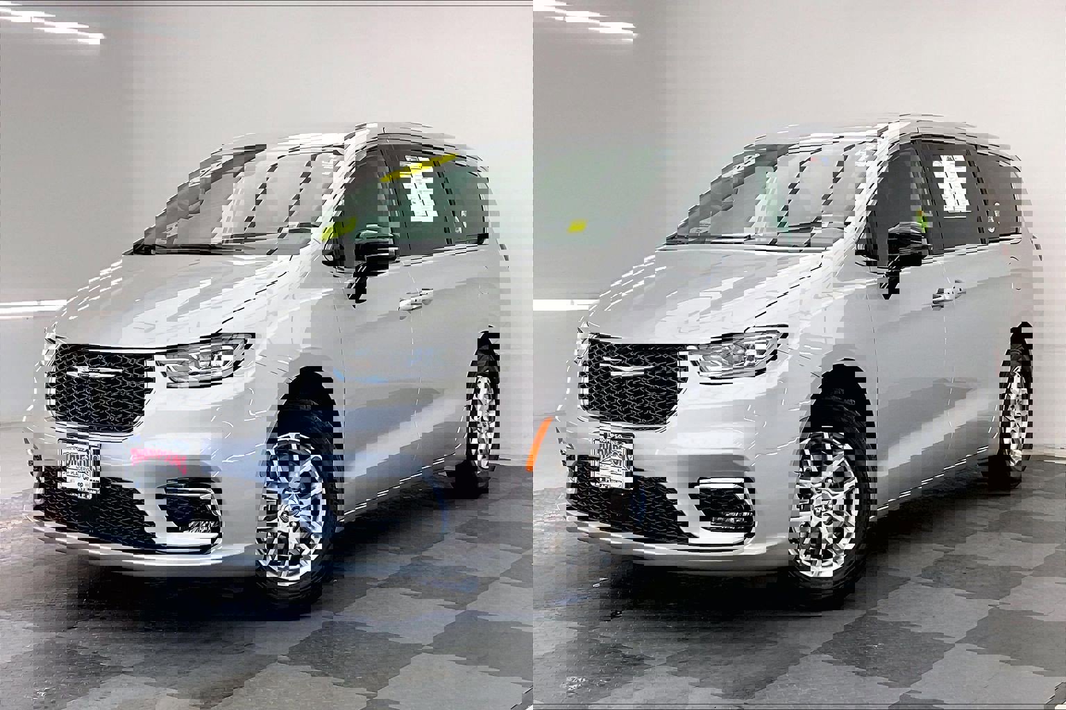 Used 2024 Chrysler Pacifica Touring-L image 12