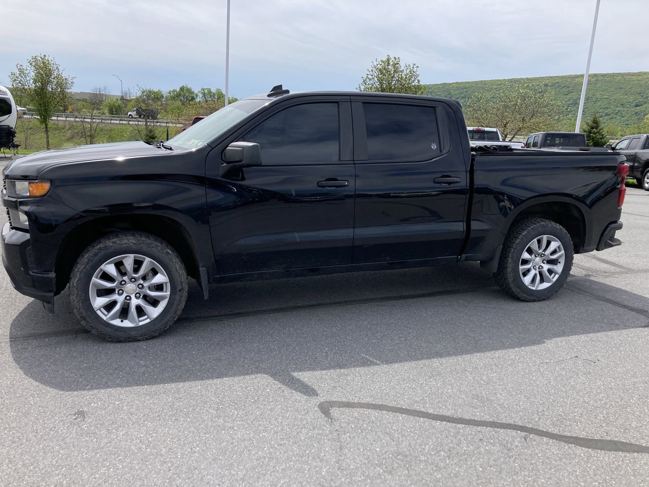 Used 2020 Chevrolet Silverado 1500 Custom w/ Custom Value Package AWD/4WD image 4