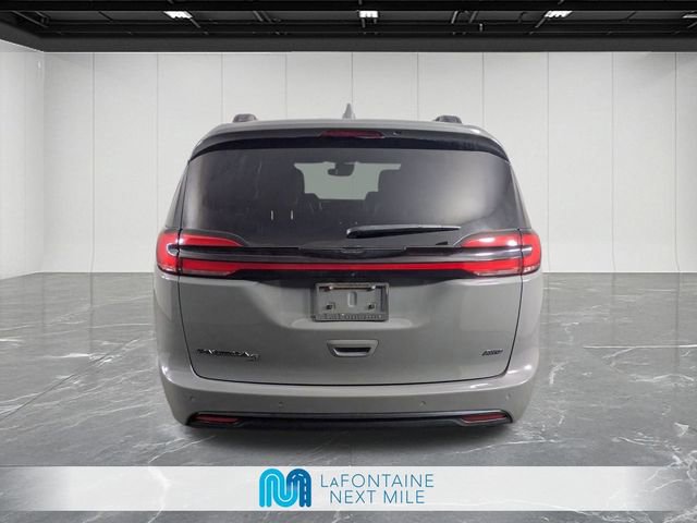 Used 2021 Chrysler Pacifica Touring-L w/ S Appearance Package image 4