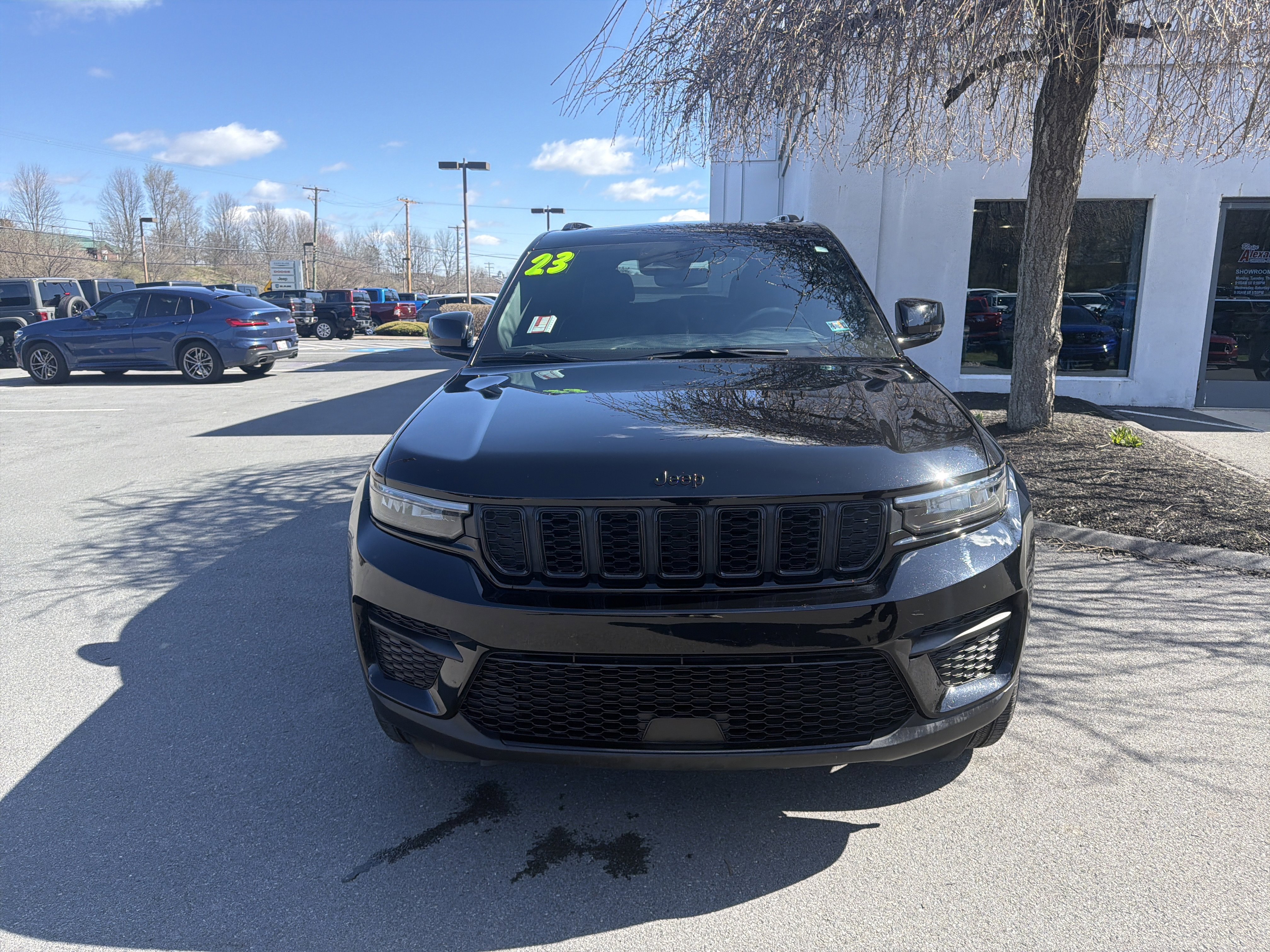 Used 2023 Jeep Grand Cherokee Altitude image 12