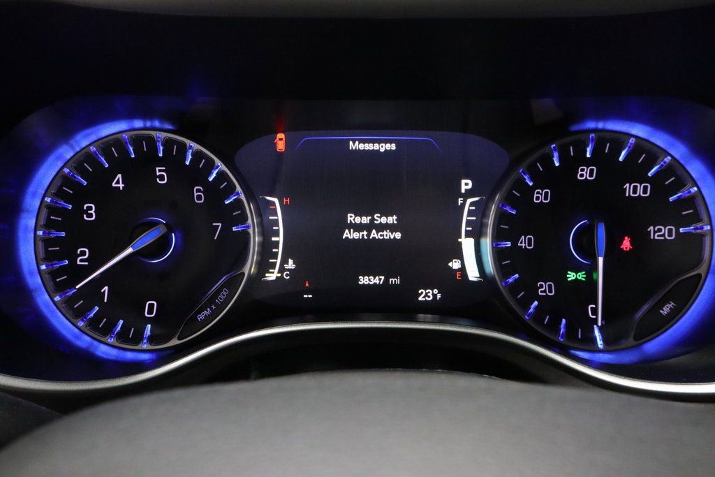 Used 2024 Chrysler Pacifica Touring-L image 28