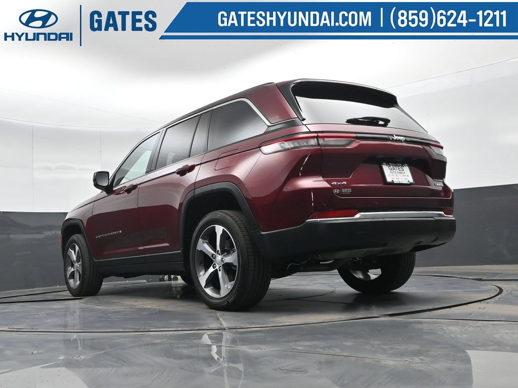 Used 2023 Jeep Grand Cherokee Limited AWD/4WD image 41