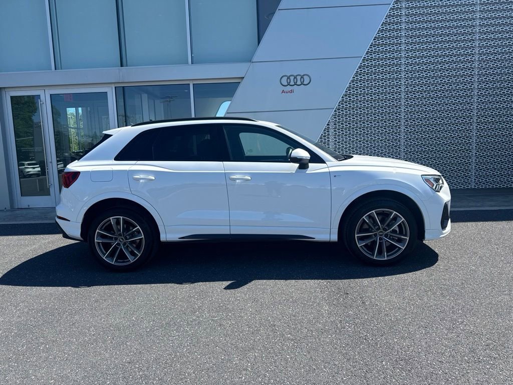 Certified 2025 Audi Q3 2.0T Premium w/ Convenience Package AWD/4WD image 3