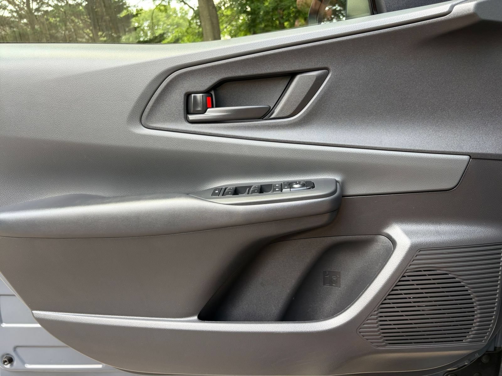 Used 2025 Toyota Prius LE FWD image 18