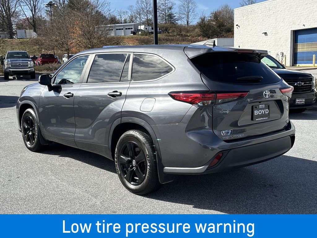 Used 2023 Toyota Highlander LE image 8