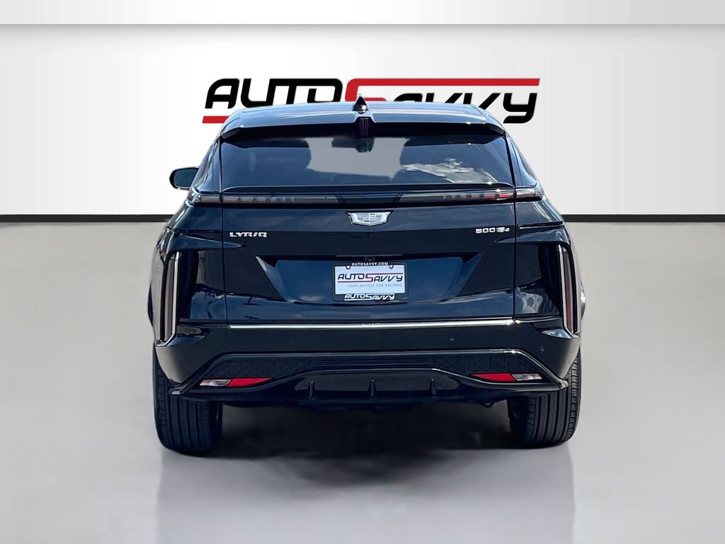 Used 2025 Cadillac Lyriq Luxury AWD/4WD image 6