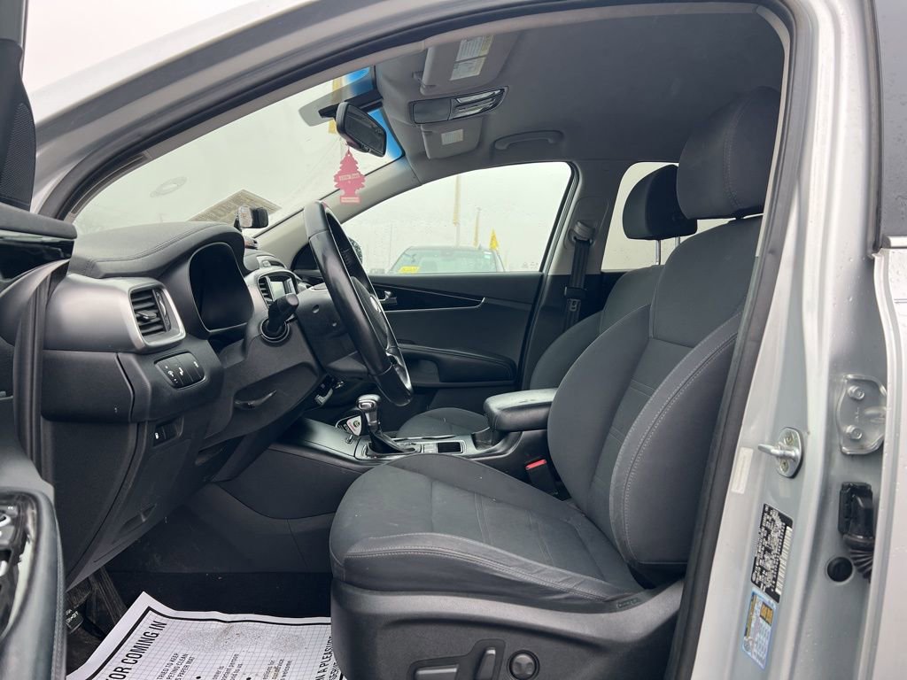 Used 2019 Kia Sorento LX w/ LX Convenience Package image 11