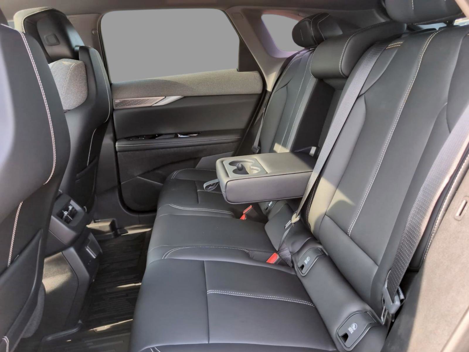 New 2025 Cadillac Optiq Luxury 1 image 28