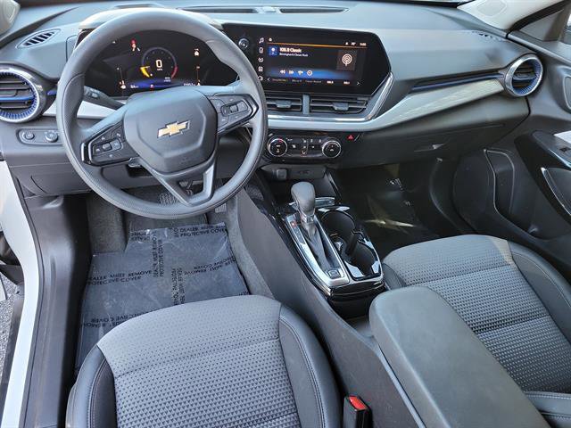 Used 2025 Chevrolet Trax LT image 8