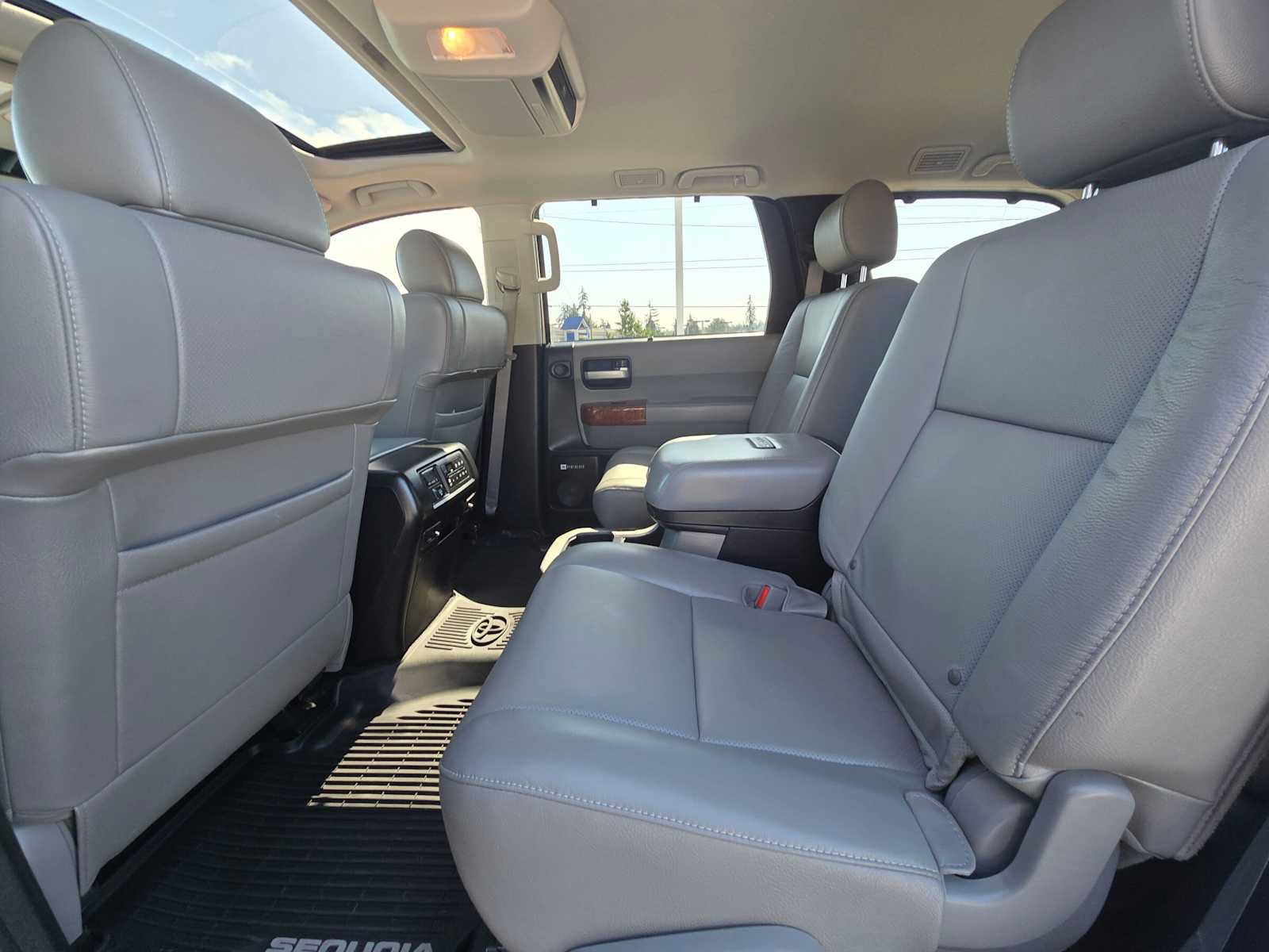 Used 2018 Toyota Sequoia Platinum AWD/4WD image 16