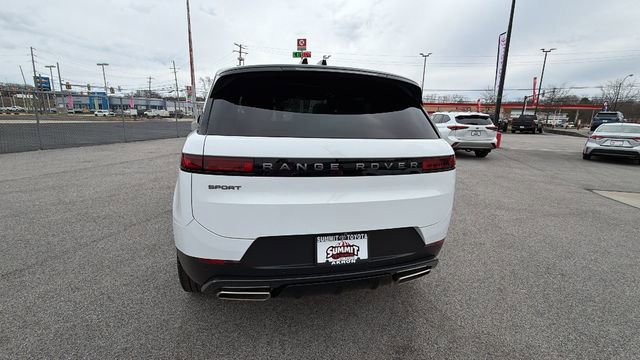 Used 2025 Land Rover Range Rover Sport SE image 4