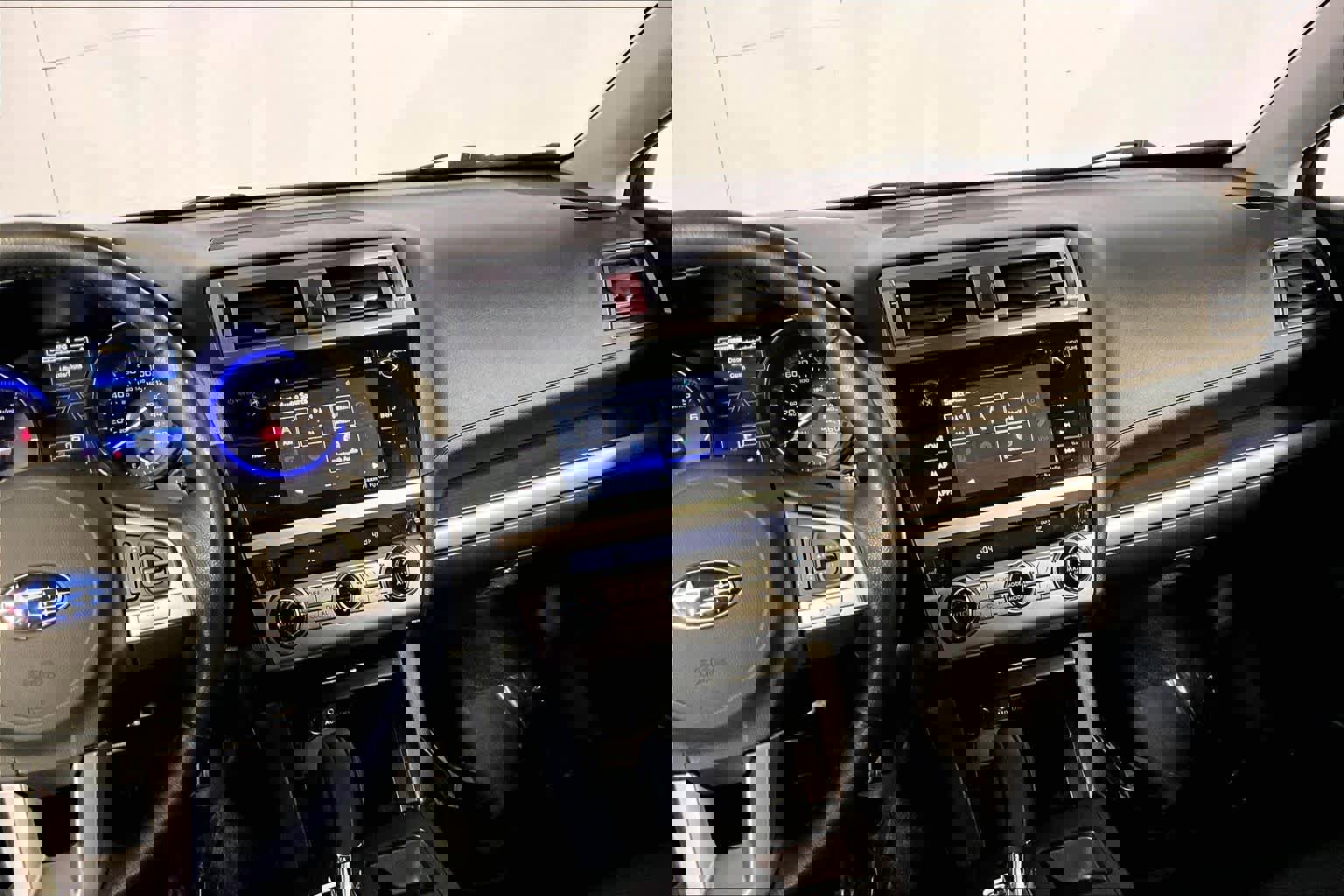 Used 2015 Subaru Legacy 3.6R Limited AWD/4WD image 6