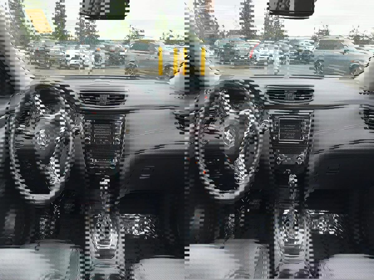 Used 2019 Nissan Rogue SL w/ Premium Package image 6